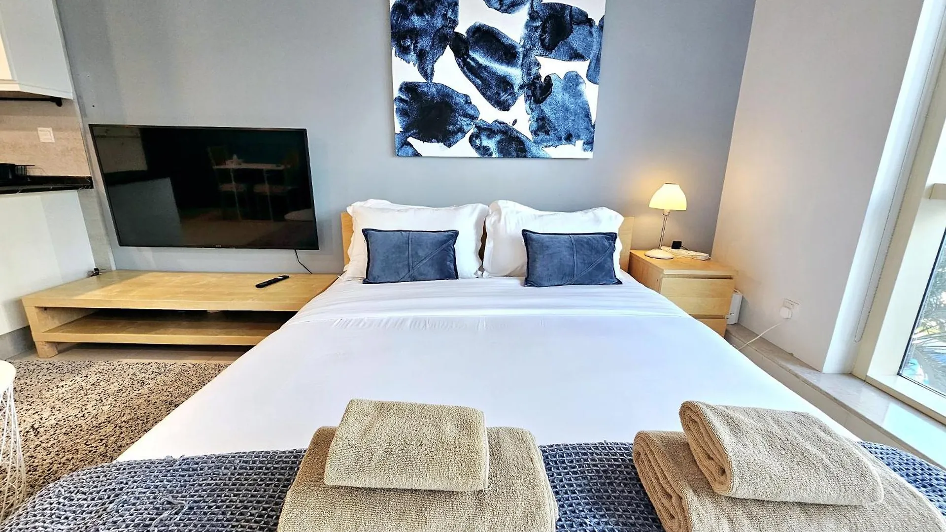 Sunrise Homes - Pool Side Studio With Huge Balcony Dubai 0*,  Verenigde Arabische Emiraten