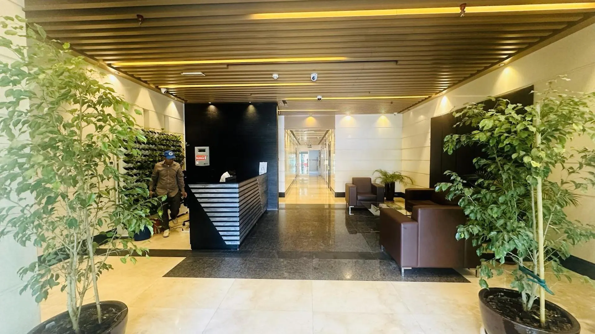Sunrise Homes - Pool Side Studio With Huge Balcony Dubai 0*,