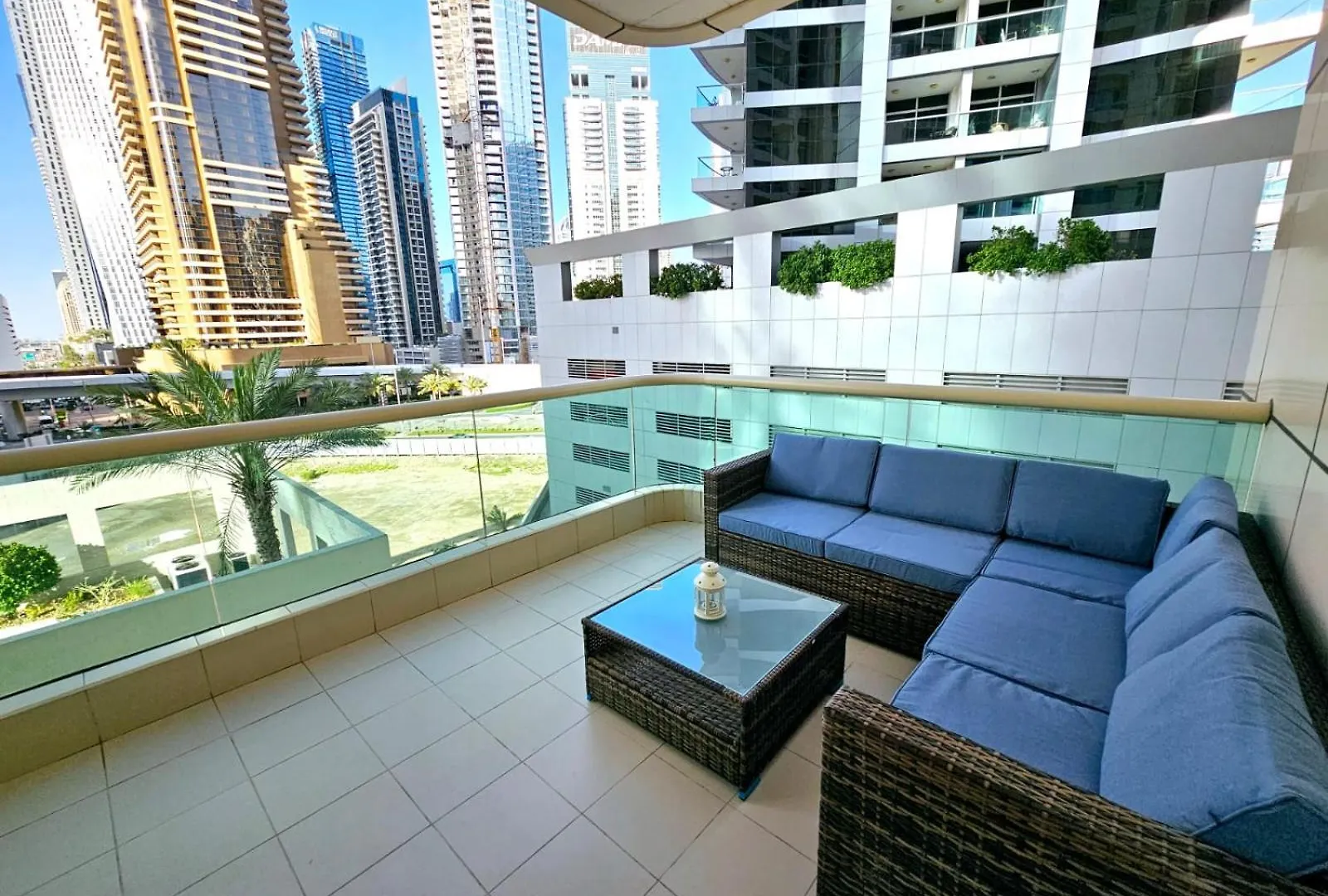 Sunrise Homes - Pool Side Studio With Huge Balcony Dubaj